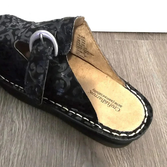 Croft & Barrow Black Print Slide Clogs 8.5 NWOT - Picture 4 of 6